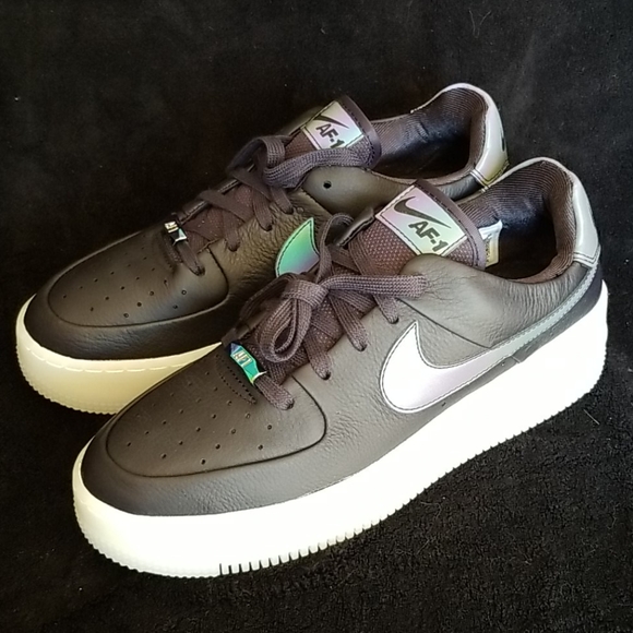 Nike W AF1 SAGE LOW LX AR5409 004 Black Women's 9.5 Retro Air Force 1s - Picture 3 of 6